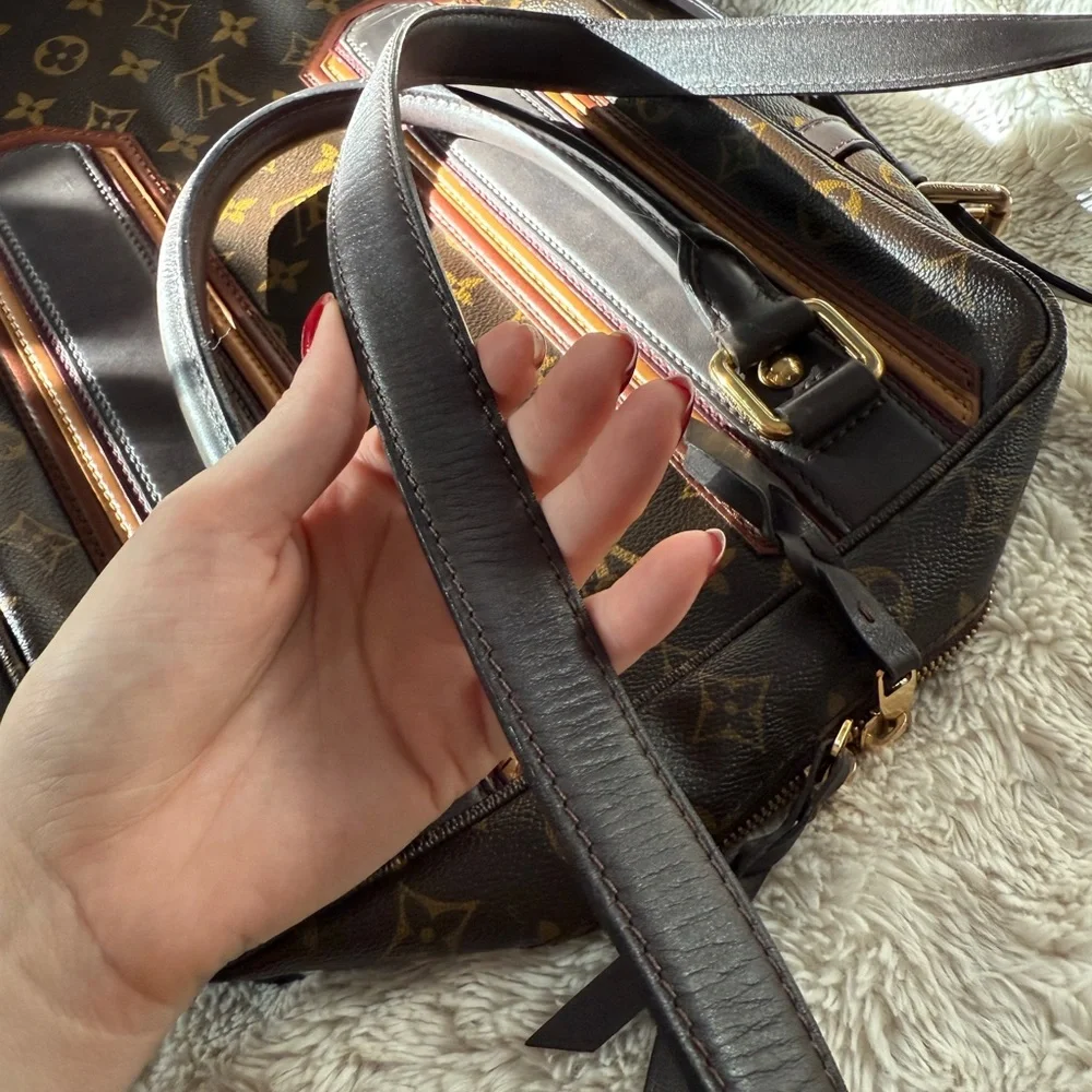 Louis Vuitton Porte-Documents Vertical Edition Bag with strap